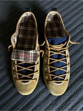 Men's Casual Suede Lace-Up Sneakers in Tan and Navy